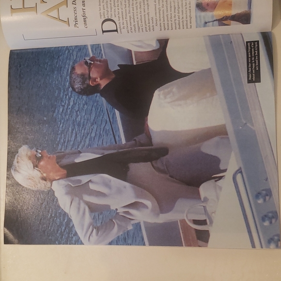 Princess Diana Magazine by Dennis publication - Picture 4 of 5